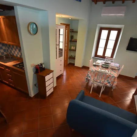 Apartment Il Vicolo - Caratteristico E Centralissimo Trilocale Vicino Al Mare Marina di Campo