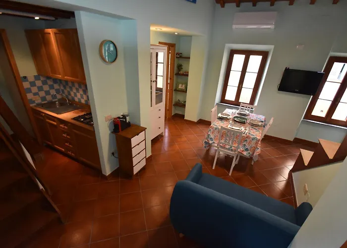 아파트 Il Vicolo - Caratteristico E Centralissimo Trilocale Vicino Al Mare 마리나디캄포